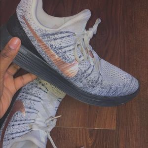 Women Nike flynit running shoes